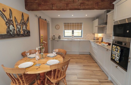 Holme Cabaña | THE FEED ROOM, family friendly, with a garden in Thirsk