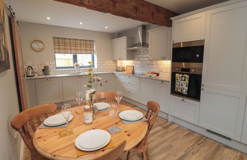 Holme Cabaña | THE FEED ROOM, family friendly, with a garden in Thirsk