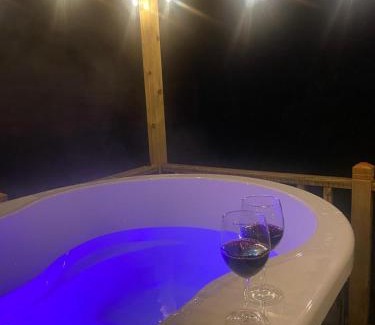 Glasgow Otro | The Fells - Campsie Luxury Pods with hot tub