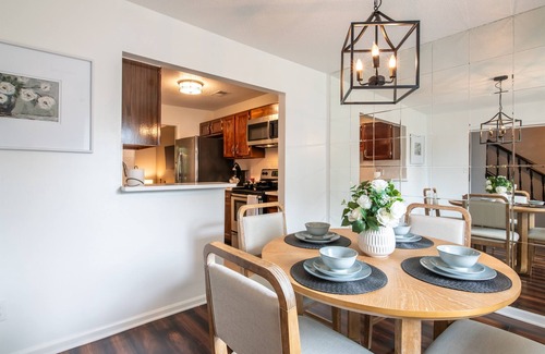 Crestline Heights Casa | The Fern & Fable - King Bed/TownHome with Deck