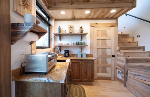 Primrose Cabina | The Fern Tiny Cabin with WiFi and Private Trails
