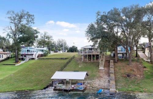 Thomas Drive Casa | The Fifth Promise - A Cozy Lakehouse Retreat