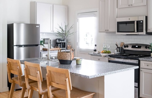 Brenham Casa | The Fig Tree ⭐⭐⭐⭐⭐ 3bd 2 Bth w/ King Bed 20 mins from Round Top