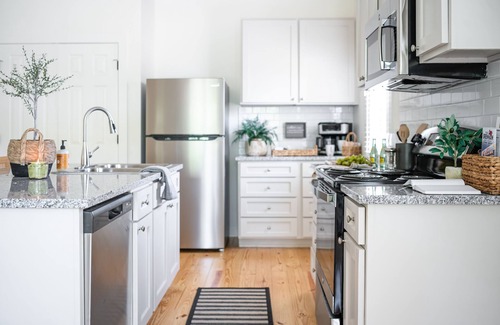 Brenham Casa | The Fig Tree ⭐⭐⭐⭐⭐ 3bd 2 Bth w/ King Bed 20 mins from Round Top