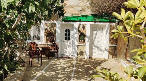 Ios Casa | The Fig Tree - Deluxe Studio