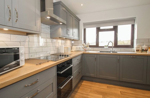 Pontesbury Cabaña | THE FIRS, family friendly, character holiday cottage in Pontesbury