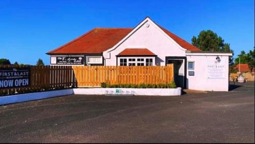 Burnmouth Cama Y Desayuno | The First & Last Inn