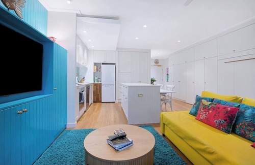 Bulimba Apartamento | The Fish Bowl Vibrant Riverside Escape with Pool