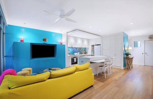 Bulimba Apartamento | The Fish Bowl Vibrant Riverside Escape with Pool