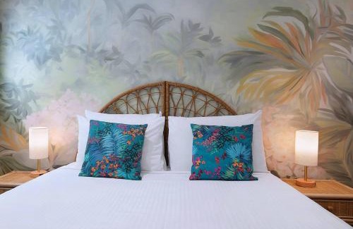 Bulimba Apartamento | The Fish Bowl Vibrant Riverside Escape with Pool
