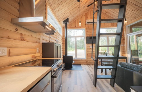 Mauricie Chalet De Esquí | The fisherman's camp - By the water!