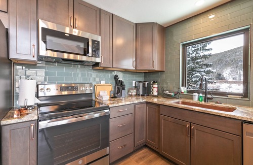 Blue River Casa | The Fishermen’s Place: Mountain Views + Dog Friendly