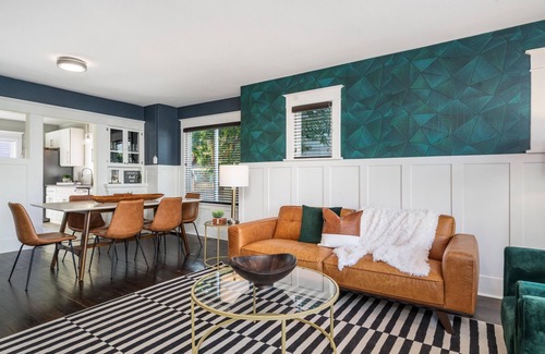 Central Tacoma Casa | The Flagship House | Stylish and Cozy | 6th Ave