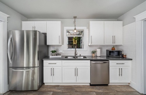 Central Tacoma Casa | The Flagship House | Stylish and Cozy | 6th Ave