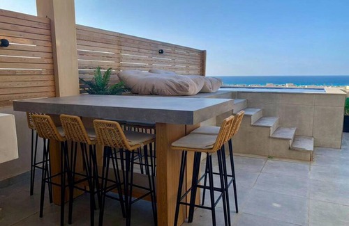 Al Alamayn Apartamento | The Flamingo - Sea view penthouse with plunge pool