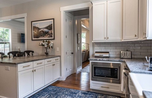 Southern Pines Casa | The Flat Coat Cottage: Downtown Southern Pines