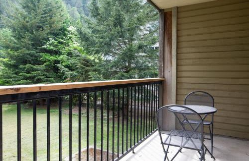 Harrison Hot Springs Apartamento | The Flats at Cedar Springs with Full Kitchen and Steps to Lake
