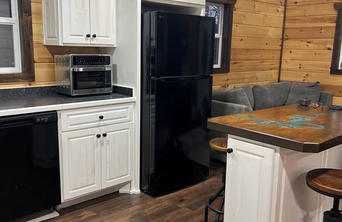 Cane Valley Cabina | The Flint House! Lovely Cabin located in beautiful Campbellsville Ky.