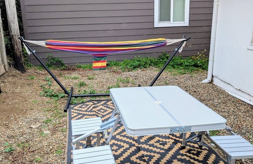 Logsden Cabaña | The Flipper: 2BR Coastal Cottage Walk to Depoe Bay, Hot Tub & Arcade & Fire Pit