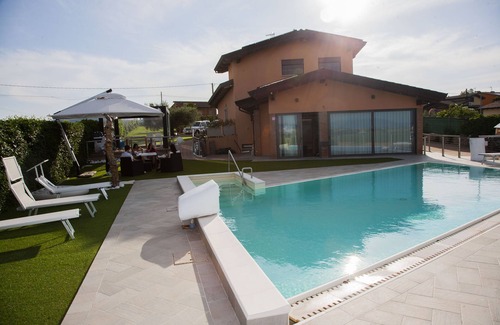 Marsciano Casa | The Flower of Thorn a cozy and modern house with all the comforts.