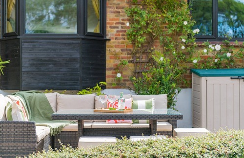 Fairseat Casa | The Folly by Bloom Stays - a holiday let that sleeps 10 guests in 5 bedrooms