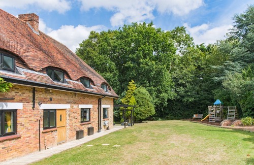 Fairseat Casa | The Folly by Bloom Stays - a holiday let that sleeps 10 guests in 5 bedrooms