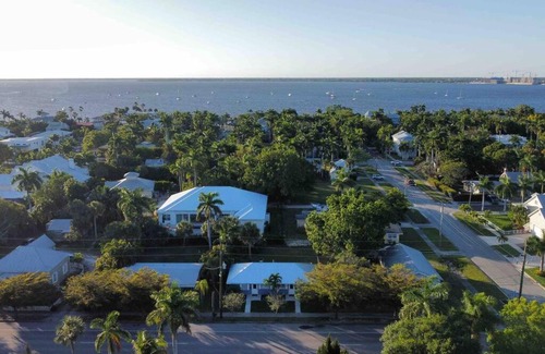 Punta Gorda Apartamento | The Ford Suite - King Bed in Historic Punta Gorda