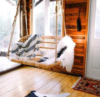 Fairview Apartamento | The Forest Bathhouse - Sauna, Soak, & Luxury