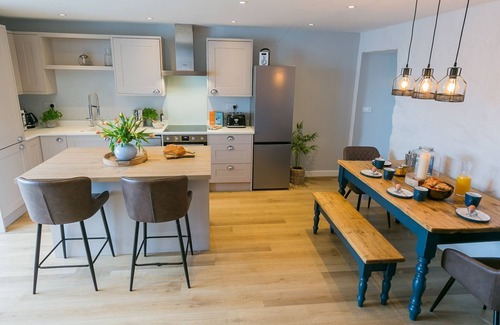 Bryngwran Cabaña | The Forge - cottage with hot tub hat sleeps 4 guests in 2 bedrooms
