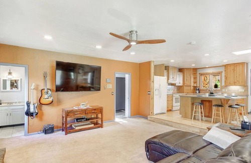 Morrison Casa | The Four Pines I Near Red Rocks & Trails