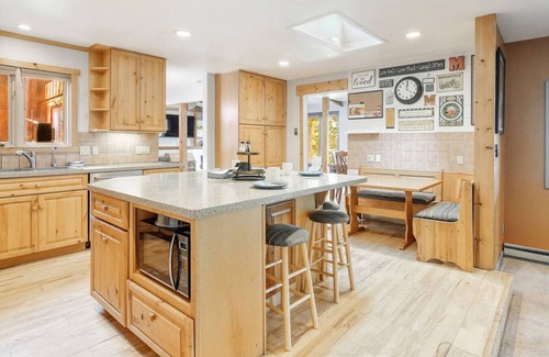 Morrison Casa | The Four Pines I Near Red Rocks & Trails