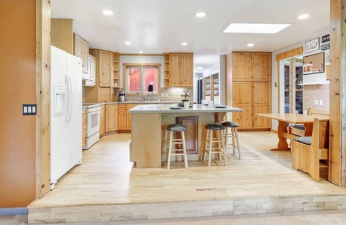 Morrison Casa | The Four Pines I Near Red Rocks & Trails