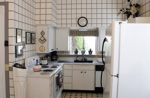 Sutter Creek Casa | The Fournier House: 1870 Victorian off Main St. in amazing Sutter Creek