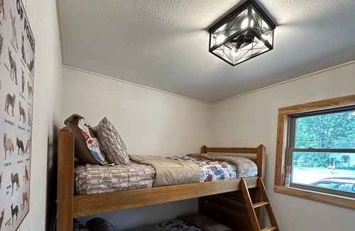 Dellwood Casa | The Fox Den Castle Rock Lake Family Getaway