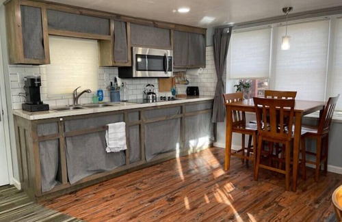 Ames Casa | The Fox Den