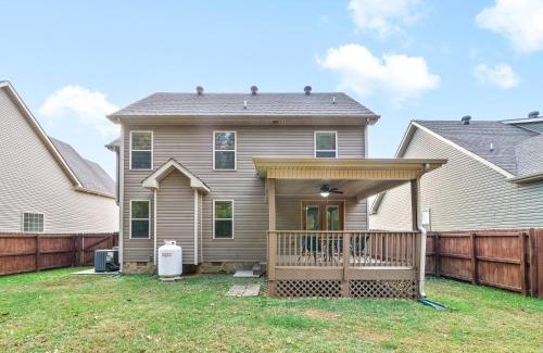 Clarksville Casa | The Fox House (615 Fox Path) Spacious 3-Bedroom Home in Clarksville, TN