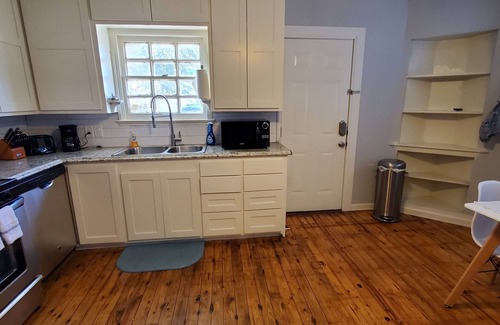 Heart of Lubbock Casa | The Fox is a cheerful home near Texas Tech University and Downtown