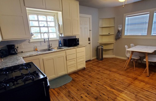 Heart of Lubbock Casa | The Fox is a cheerful home near Texas Tech University and Downtown