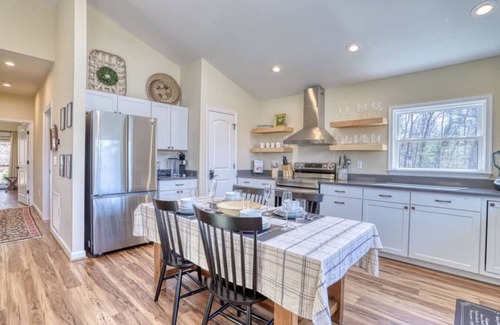 Front Royal Apartamento | The Foxwood Cabin | Hot Tub, Screened Porch, Grill