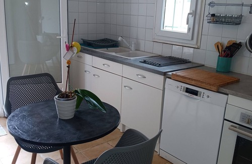 Saint-Martin-de-Valgalgues Apartamento | The annex, studio in a house