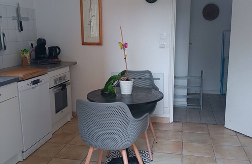 Saint-Martin-de-Valgalgues Apartamento | The annex, studio in a house