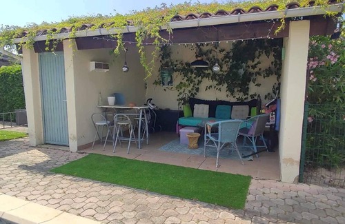 Saint-Martin-de-Valgalgues Apartamento | The annex, studio in a house