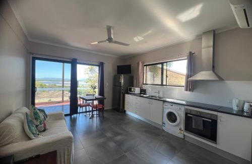 Cooktown Cama Y Desayuno | The Frangipani Suite - One bedroom apartment in Cooktown