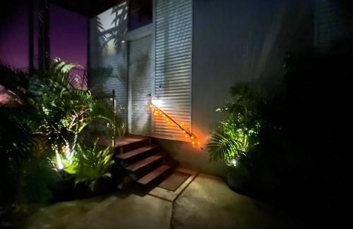 Cooktown Cama Y Desayuno | The Frangipani Suite - One bedroom apartment in Cooktown