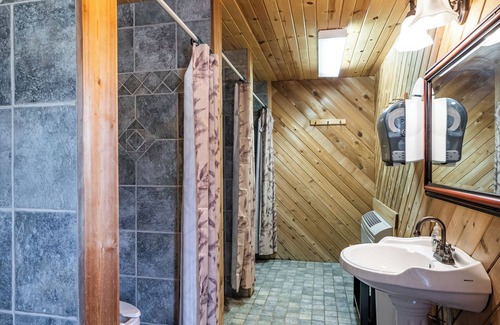 Neillsville Cabina | The Frat House at the Riviera Resort in Neillsville, Wisconsin!