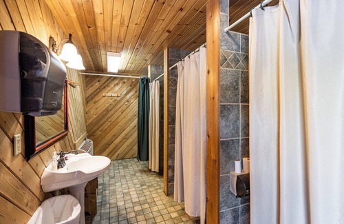 Neillsville Cabina | The Frat House at the Riviera Resort in Neillsville, Wisconsin!