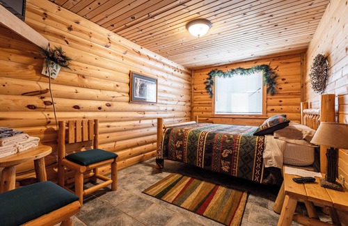 Neillsville Cabina | The Frat House at the Riviera Resort in Neillsville, Wisconsin!