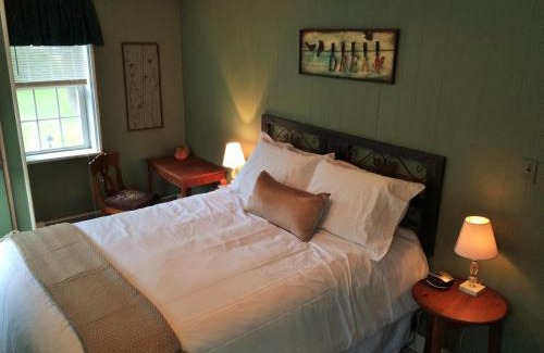 Canadensis Hotel | The Frogtown Inn