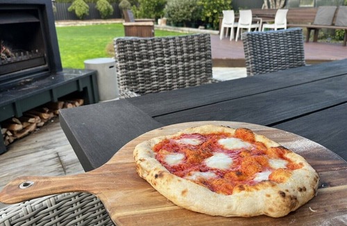 Martinborough Cabaña | The Frost Pot, Spa, Patenque Court, Pizza Oven, Outdoor fire, Private