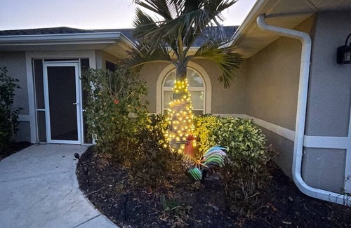 Port Charlotte Casa | The Funky Chicken Lakefront & Heated Pool